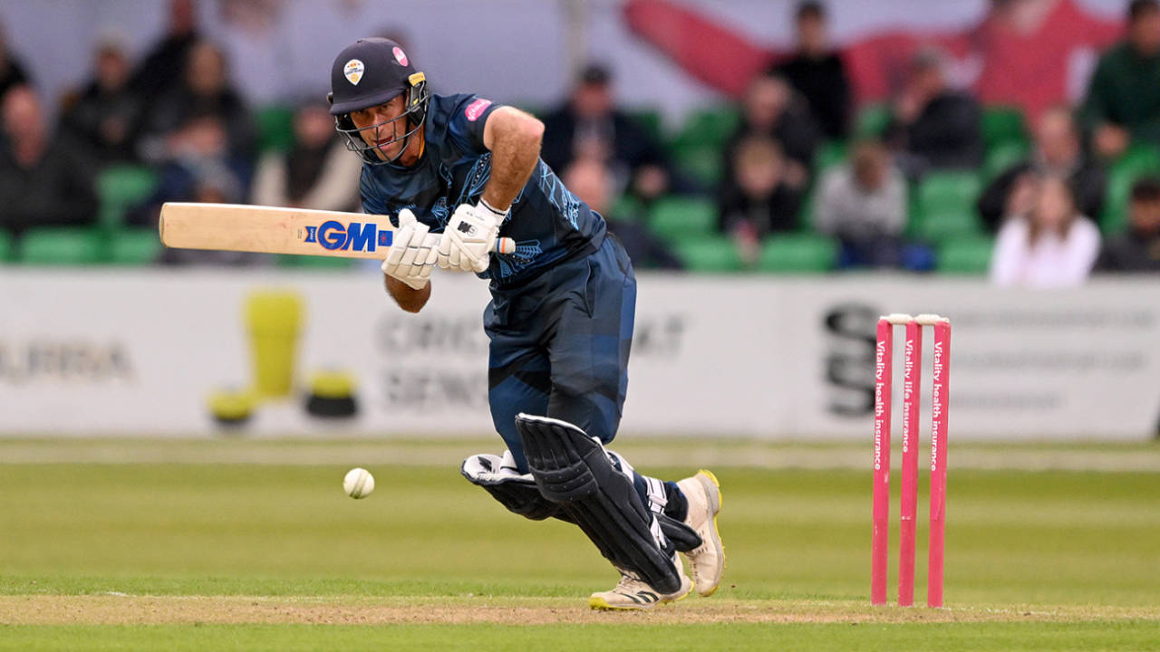 Wayne Madsen Ka Milestone Masterclass: 100th Match Mein Century Thok Kar Derbyshire Ko Dilayi Dominant Jeet
