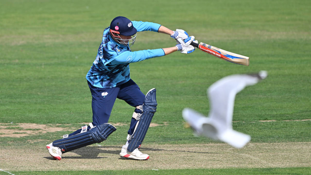 Sam Whiteman ki Masterclass ne Yorkshire ko pahunchaya Knockouts ke kareeb, Derbyshire ka bura haal!