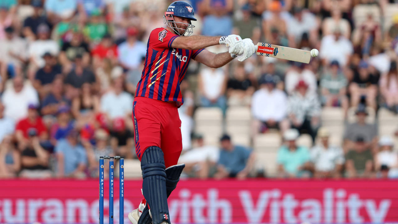Manchester Super Giants ka Powerplay: Paul Walter aur Gus Atkinson ne Southern Brave ka boriya-bistar kiya gol
