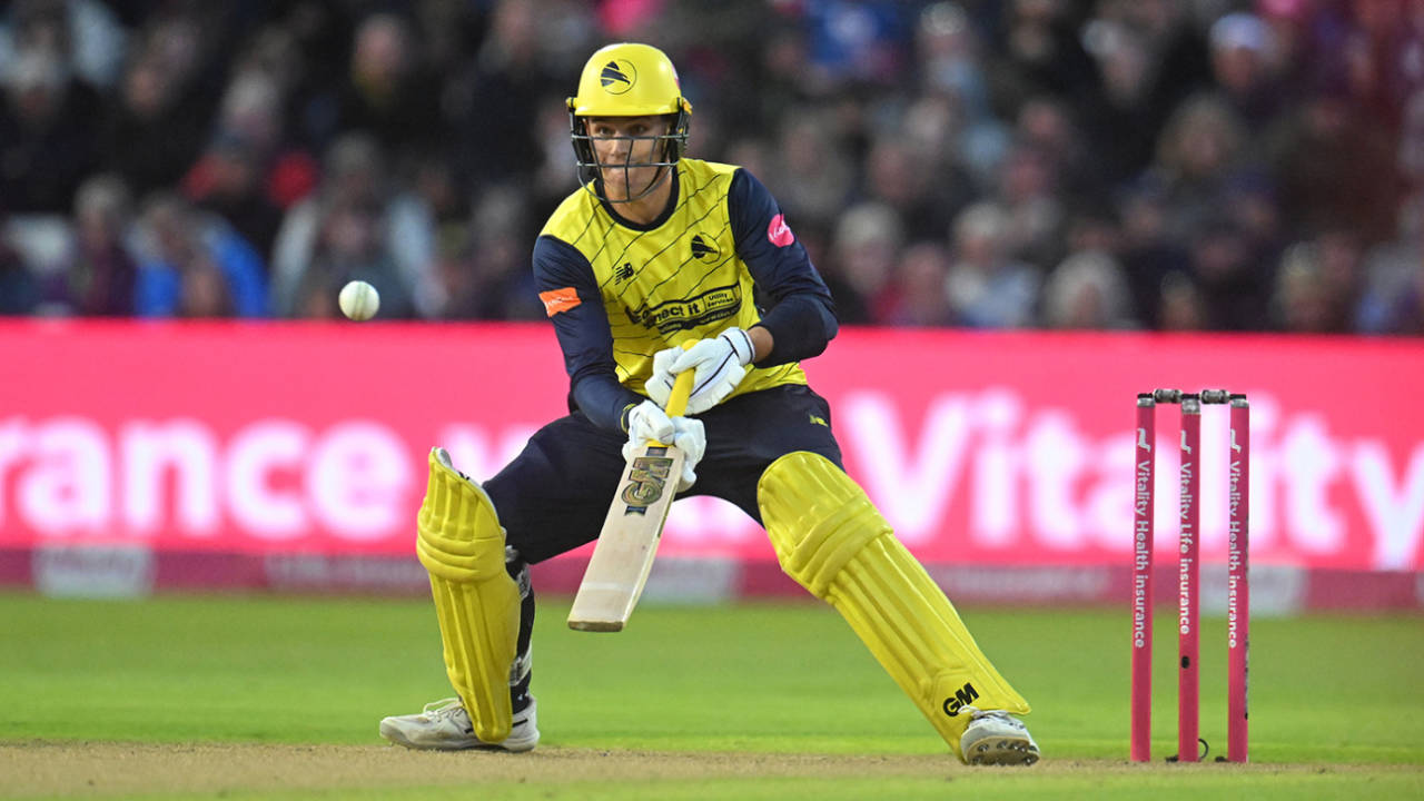 Toby Albert ne machaya halla: 6 balls mein jade 6 chhake, Hampshire ne Sussex ki bowling ka banaya bharta!