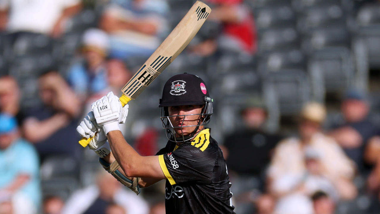 James Bracey ki Toofani Century: Gloucestershire ne Nottinghamshire ko Cheltenham mein pilaya paani