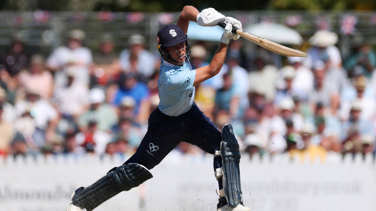 Joseph Eckland ka Toofaan: Gloucestershire ne Northamptonshire ke Jabde se Chheeni Jeet