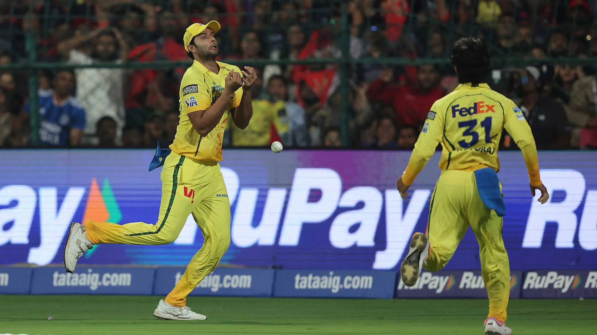 IPL Fielding Ka Great Paradox: Flying Stunners Ke Beech Basics Kyun Gir Rahe Hain?