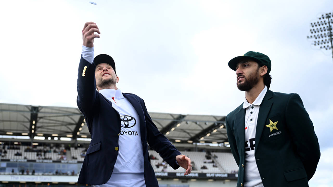 Babar Azam Out Aur Headingley Ki Cloudy Morning: England Ke Pace Attack Ke Samne Pakistan Ka Surrender Fix?