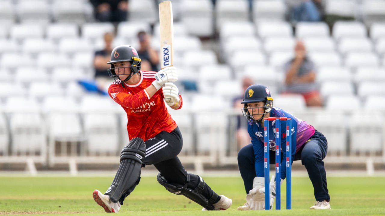 Kathryn Bryce aur Georgia Elwiss ne machayi tabahi, The Blaze ne Durham ko buri tarah raunda!