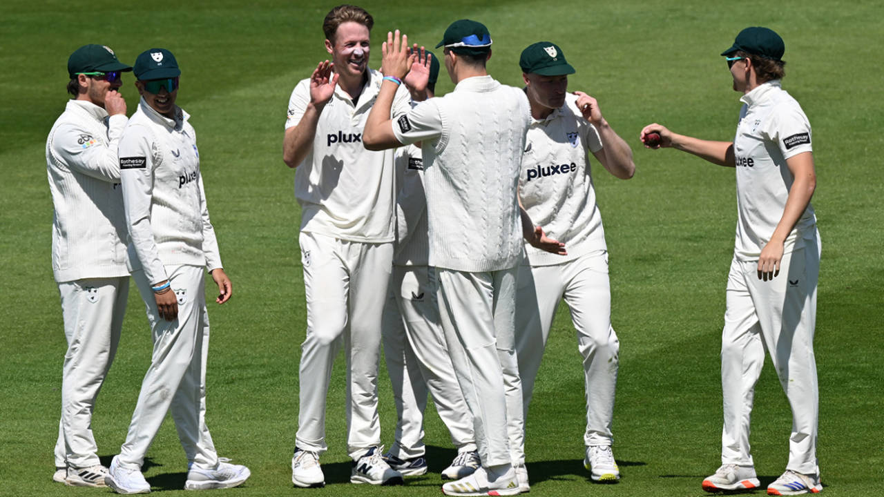 Ben Allison ne ball se machayi tabahi lekin Tommy Boorman bane Gloucestershire ki dhaal: Rain spoils the show!