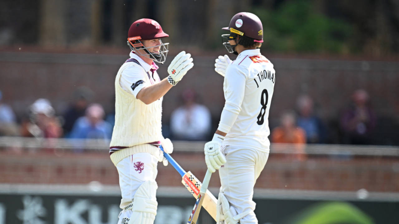 Somerset Title Race Me Sabse Aage: Josh Thomas Ka Sau Aur Henry Nicholls Ki Debut Class Ne Essex Ko Kya Dhoya Hai!