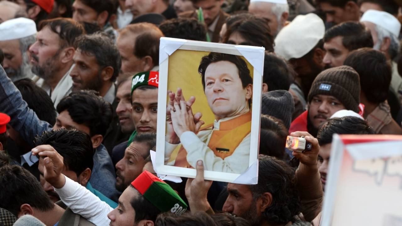 Imran Khan shifted to hospital: 1992 World Cup winner ki halat nazuk, Pakistan Government ke udaye Supreme Court ne hosh