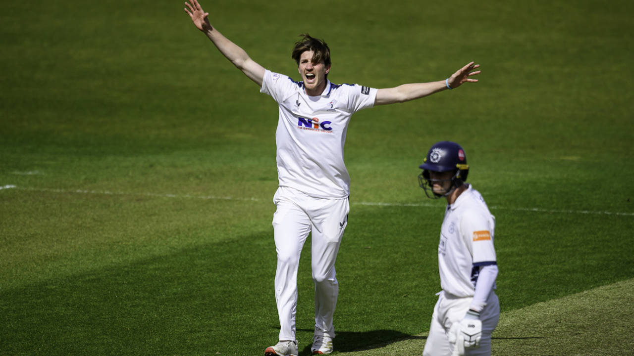 Yorkshire vs Hampshire Thriller: George Hill ka Panja aur Adam Lyth ka Class, Par Bairstow ki Injury ne Badhayi Tension!