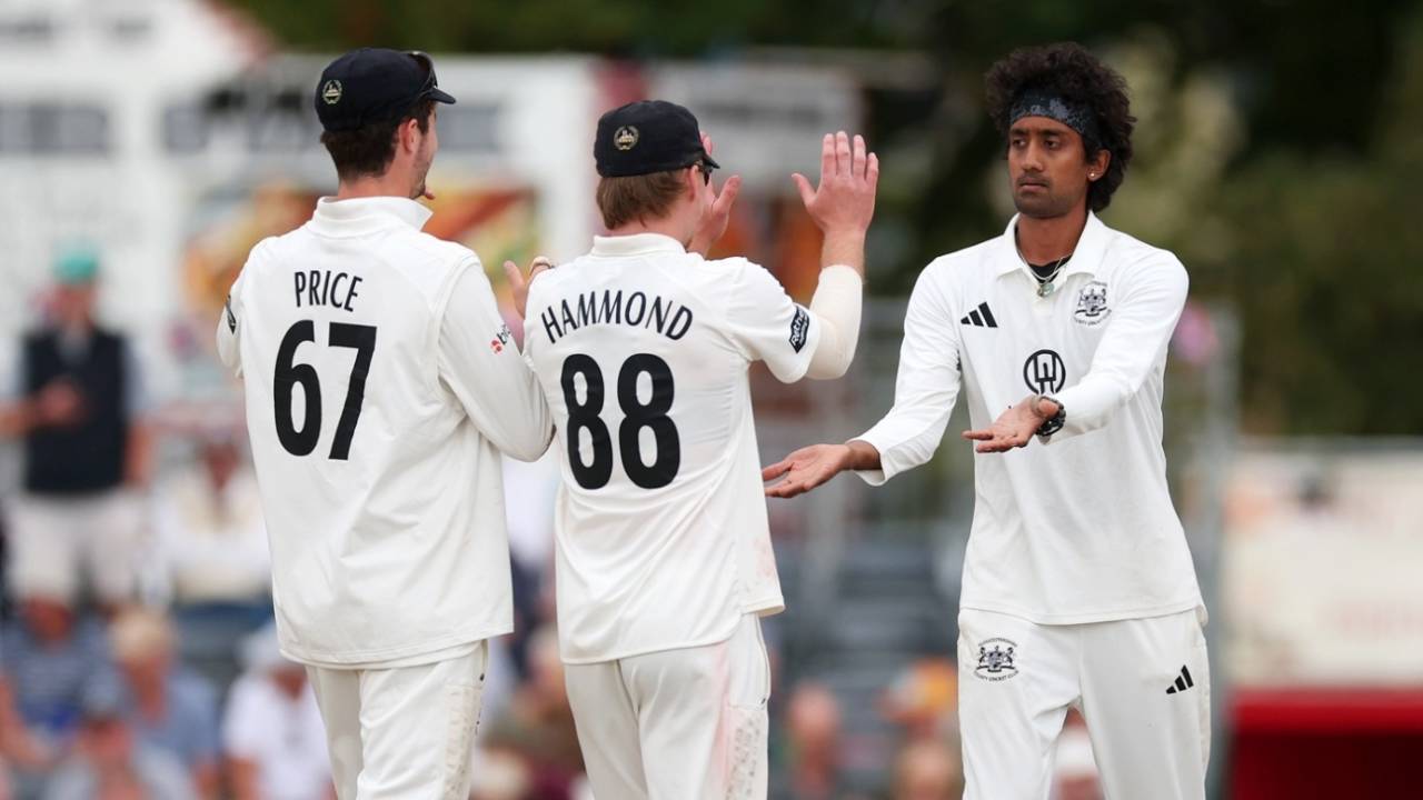 R Sai Kishore ne fasaaya jaal aur Ollie Price ne dikhaaya dum: Gloucestershire ki Worcestershire par jabardast palatwaar