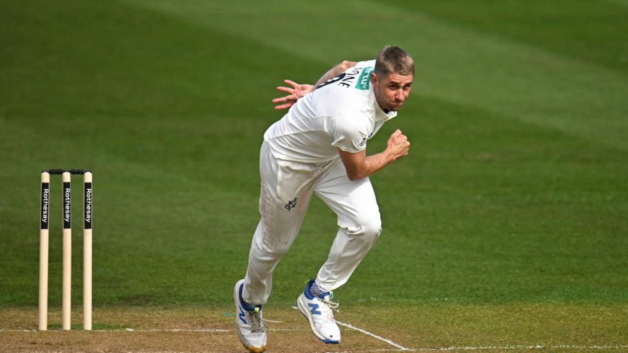 Olly Stone Ka Pace Tandav: Nottinghamshire Ne Surrey Ko Diya Title Warning, Larwood Ke Record Ki Barabari
