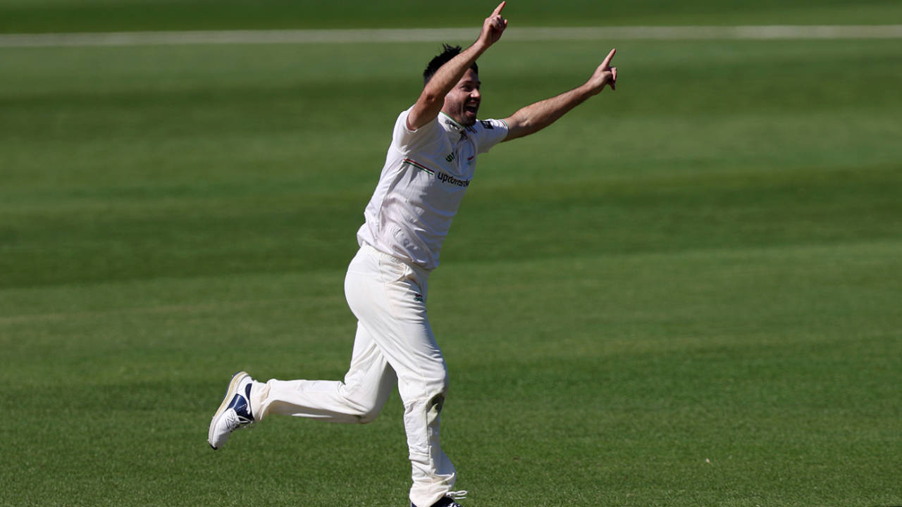 Ian Holland ka Masterclass: Leicestershire ne Glamorgan ko dhool chatai!