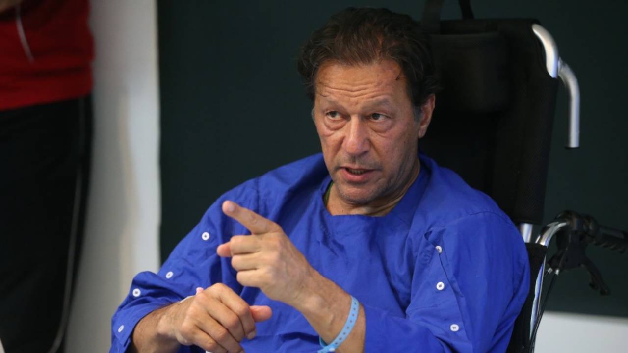 Imran Khan Jail Drama: Sunil Gavaskar aur Kapil Dev samet 21 Legends ne Pakistan PM ki class laga di