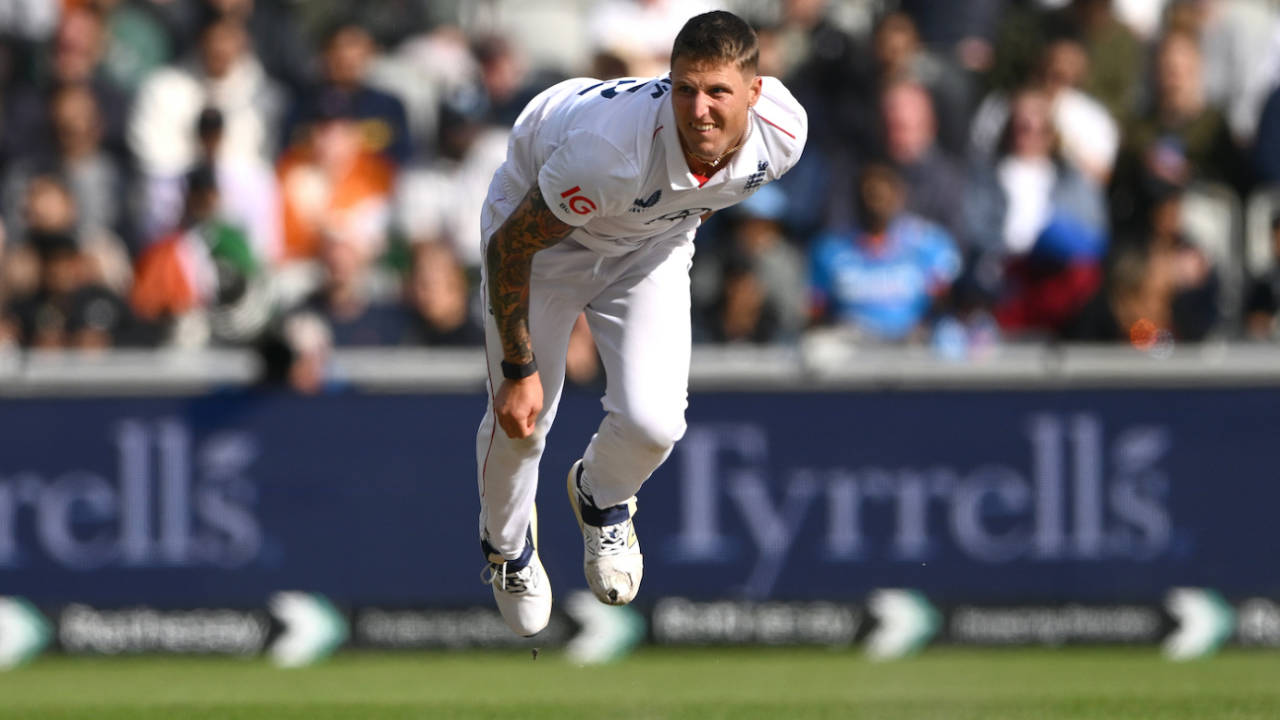 Handcuffs aur High Spirits: Brydon Carse ne England Cricket ki Naak Katwa Di, ECB Launched Investigation