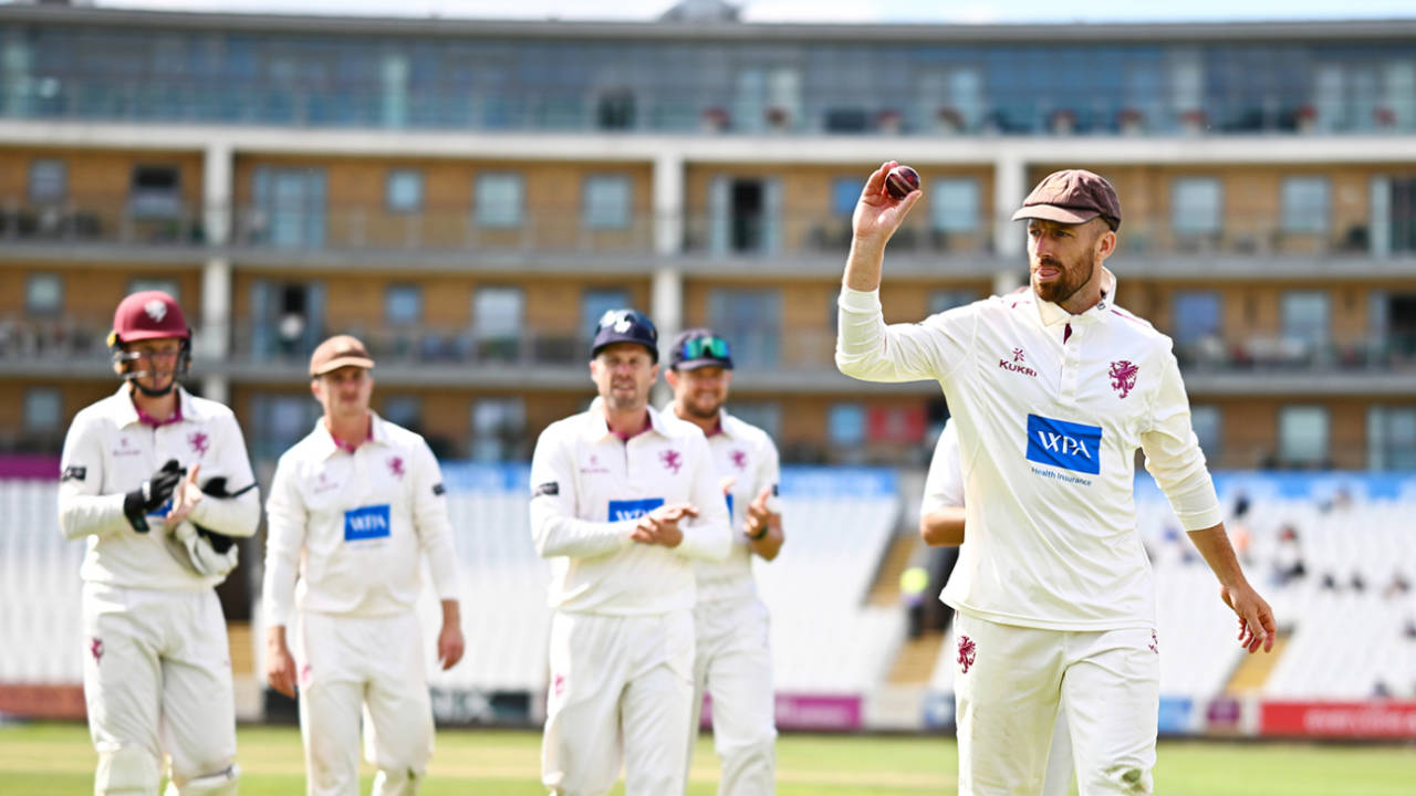 Jack Leach ka Spin Masterclass: Somerset ne Essex ko dho dala, title race hui intense!