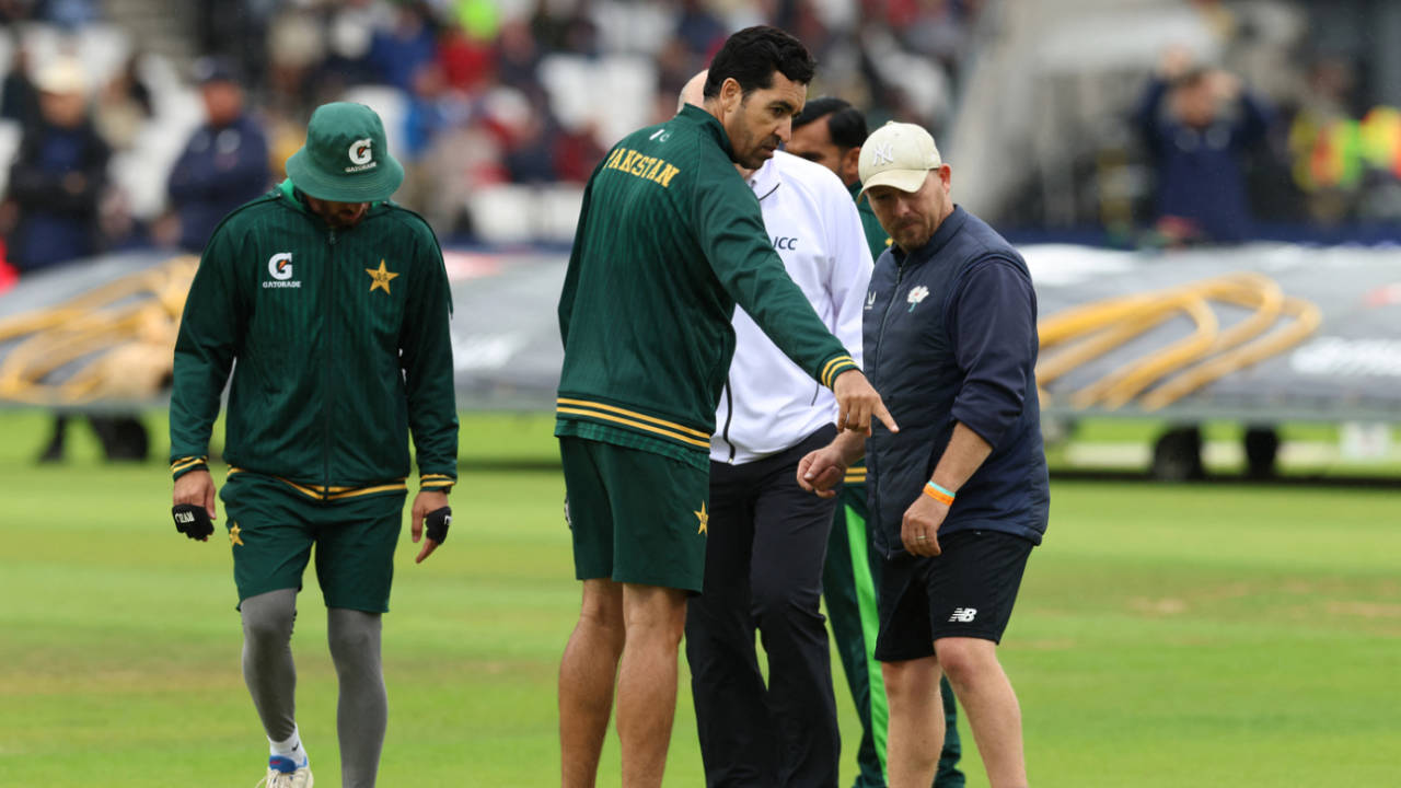 Pakistan Ki Haar Ka Naya Bahana: Umar Gul Ne Kaha Headingley Ki Thand Ne Rok Di Raftaar!
