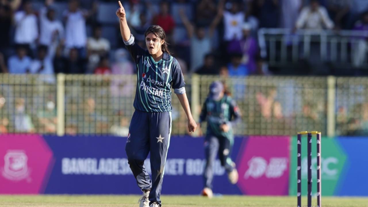 Comeback Nahi Ho Paya Toh Referee Ban Gayi: Pakistan Ki Aiman Anwer Takes Retirement To Judge Others!