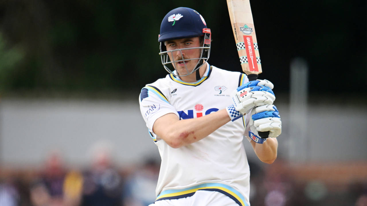 Yorkshire vs Leicestershire: James Wharton and Sam Whiteman ne Scarborough mein dikhaya dum as Josh Davey created early havoc