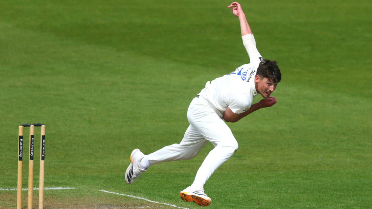Henry Crocombe hat-trick ne Sussex ko dilayi dominance, Somerset ka title dream khatre mein