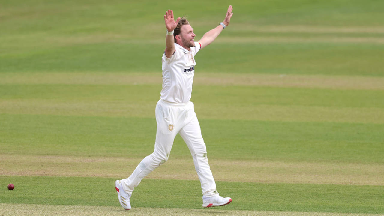 Sam Cook ka Essex Masterclass aur Surrey ki Badkismati: England Squad se nikalte hi machaya kohram