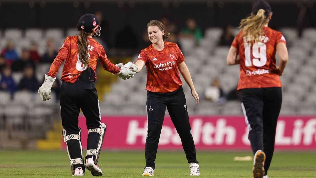Kathryn Bryce Ne Machaya Shor: The Blaze Lifted T20 Double Trophy At Old Trafford!