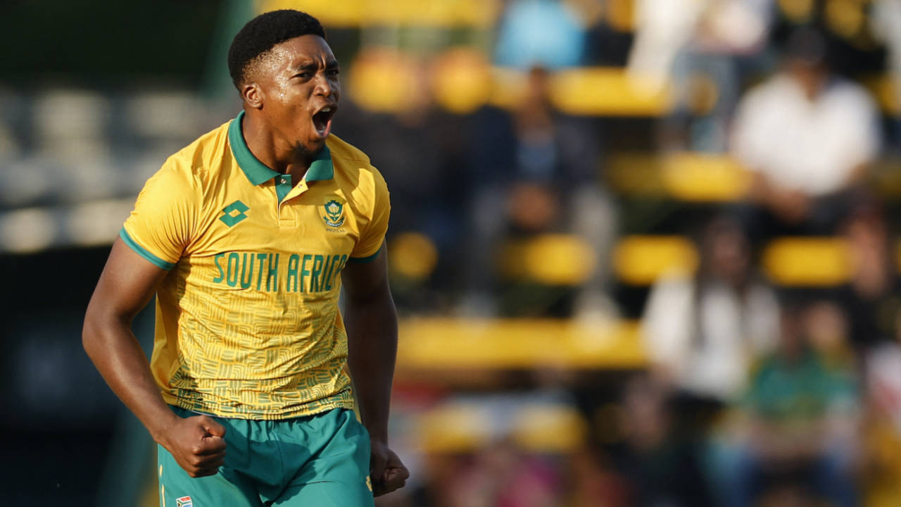 South Africa Shocked as Lutho Sipamla Ruled Out: Namibia Tri-Series mein Injury ka Keher!