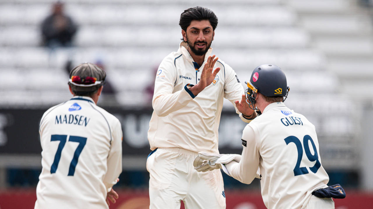 Shoaib Bashir ka Toofaan aur Cameron Bancroft ka flop show: Gloucestershire ki nikal gayi hawa!