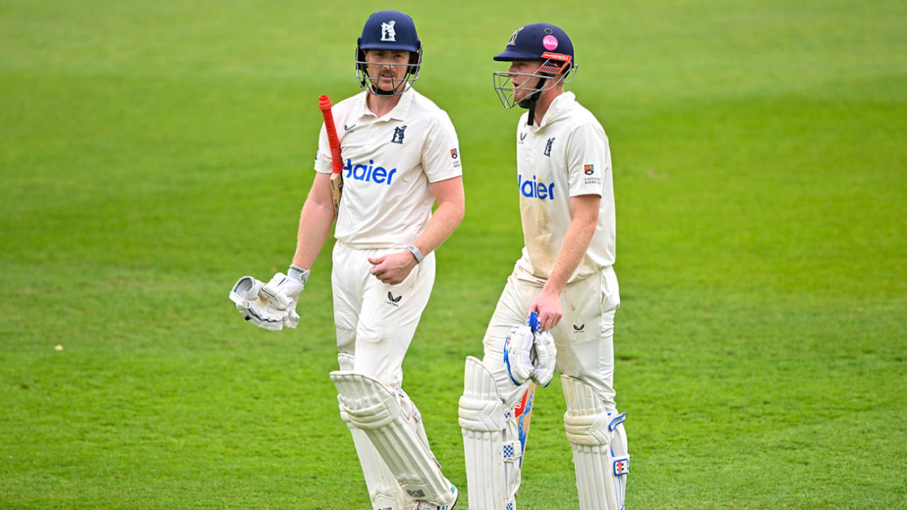 Hampshire ki kismat kharab: Dan Mousley aur Rob Yates ne udaye hosh, Scott Kuggeleijn controversy ne badhayi tension