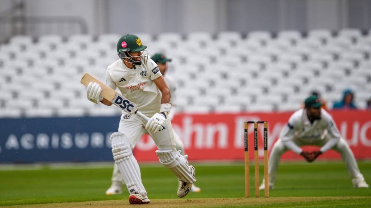 Haseeb Hameed ne Baarish ke Beech racha Itihaas: 9000 First Class Runs ka Milestone hua Poora!