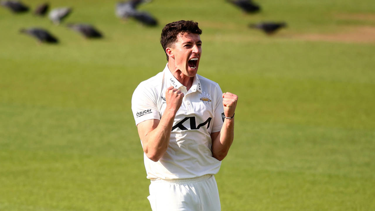 Matthew Fisher ne dikhaya England selectors ko aaina: Surrey ko relegation se bachane ke liye Yorkshire ki dhar-pakad!