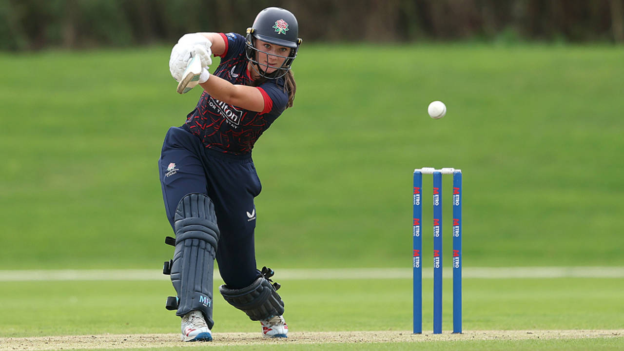 Tilly Kesteven ka Manchester Masterclass: Lancashire ne Surrey ko harakar tournament mein khud ko rakha zinda
