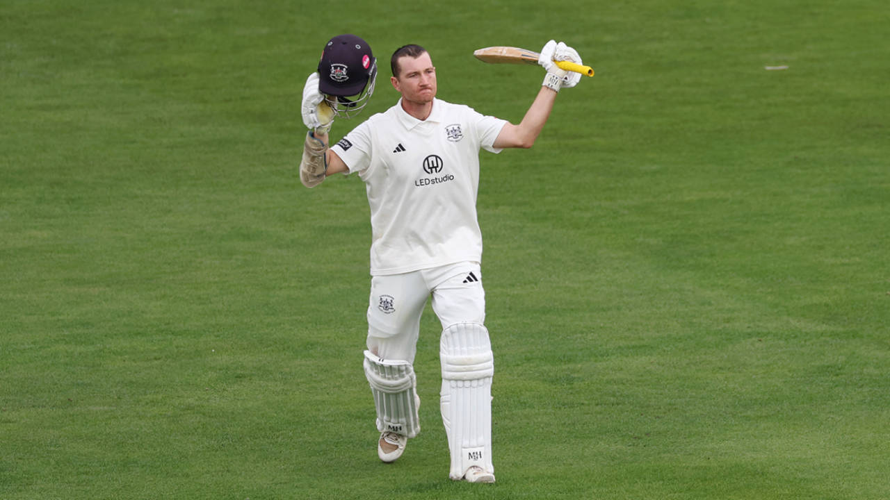 Muhammed Naeem Ka Debut Par Dhamaka Aur James Bracey Ki Century, Derbyshire Ne Gloucestershire Ke Khilaaf Banayi Mazboot Pakad