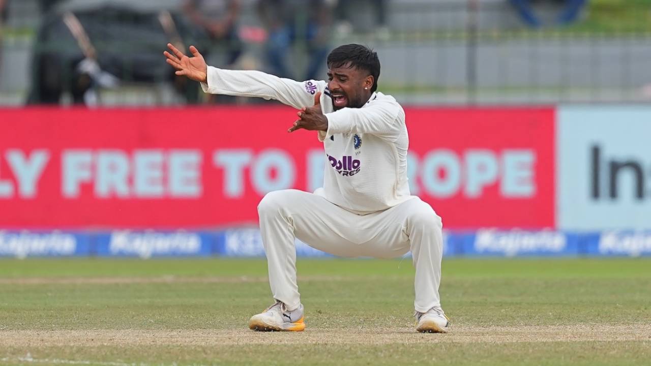 Manav Suthar ka England mein kehar: Warwickshire ne Hampshire ko innings rout se kiya dher