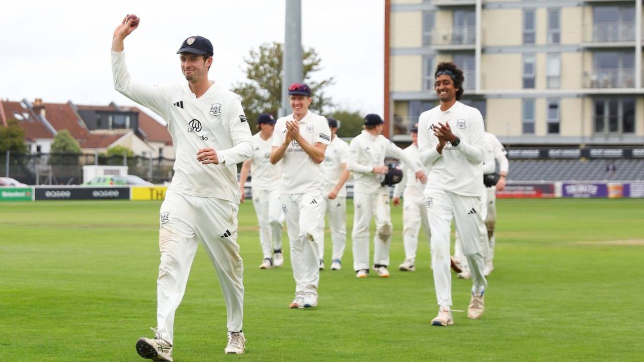 Ollie Price ka Career Best Figure aur Derbyshire ka Shindagi Collapse: Gloucestershire in Control!