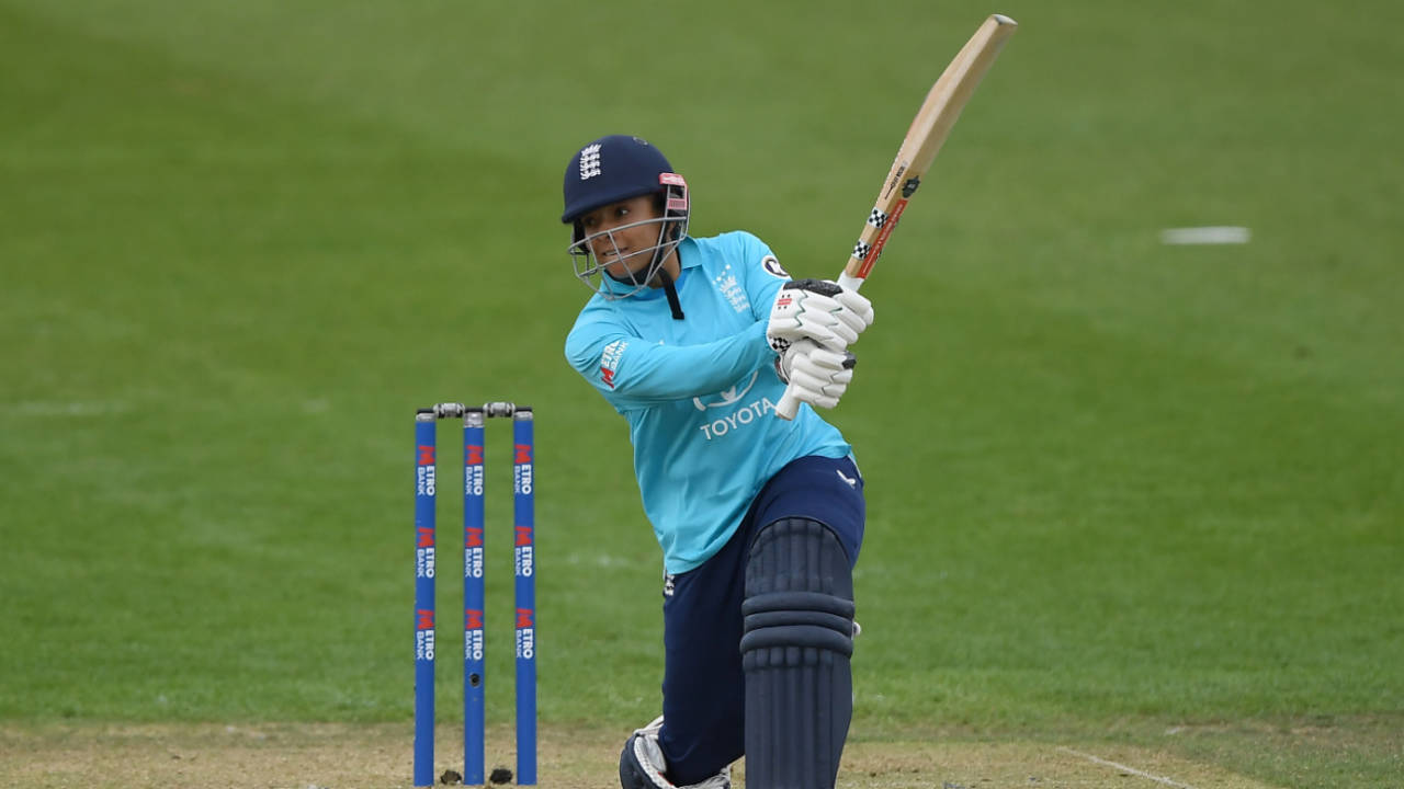 Arlene Kelly Retirement: Ireland vs England ODI mein emotional farewell, Toss jeet kar Ireland ne chuna bowling ka rasta