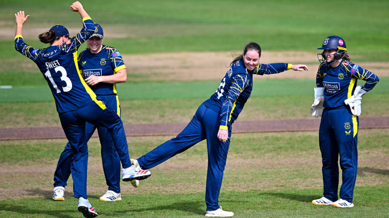 Amanda-Jade Wellington Spells Doom For Yorkshire: Hampshire Ne Metro Bank Cup Mein Machayi Tabaahi