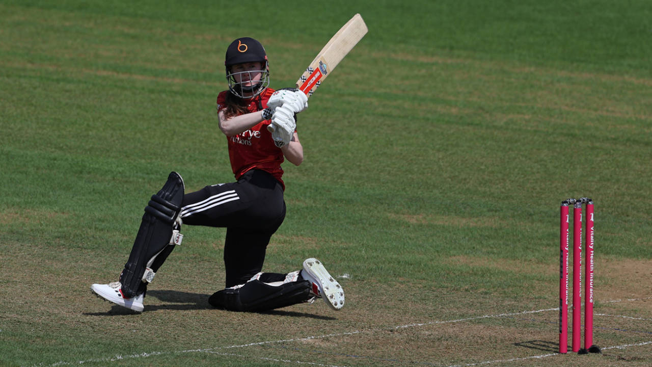 The Blaze Ka Triple Dhamaka: Sarah Bryce Aur Emma Jones Ne Somerset Ko Diya Karara Jawab