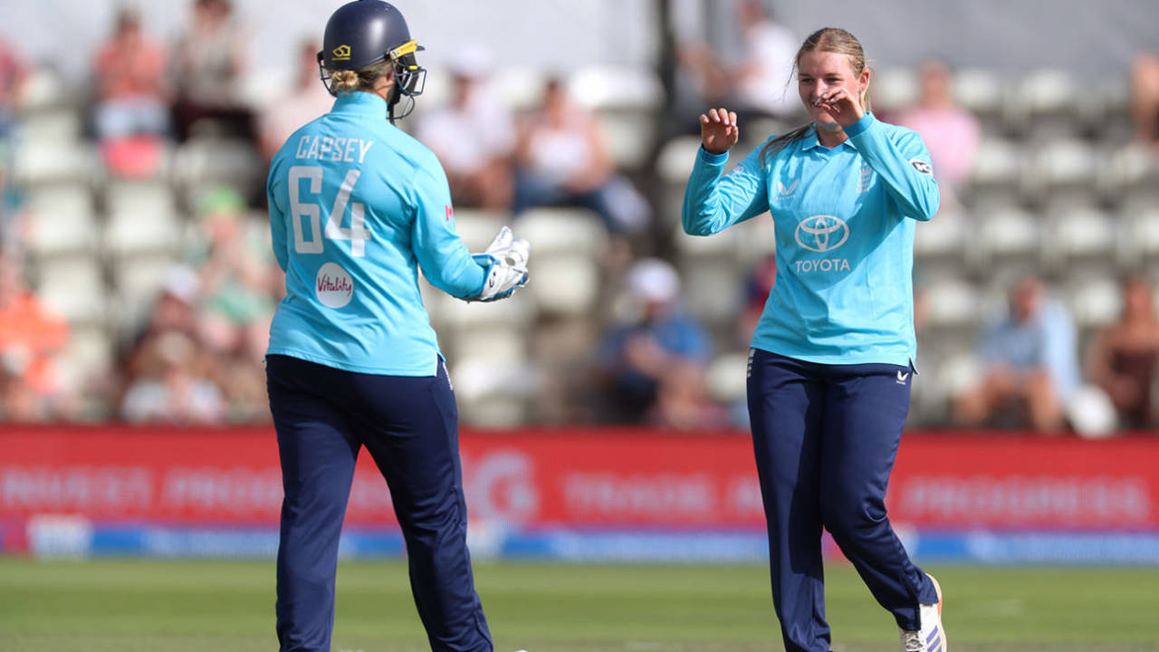Alice Capsey Bani England Ki New Wicketkeeper? India Se Mili Karari Haar Ke Baad Charlotte Edwards Ka Masterplan Taiyar!