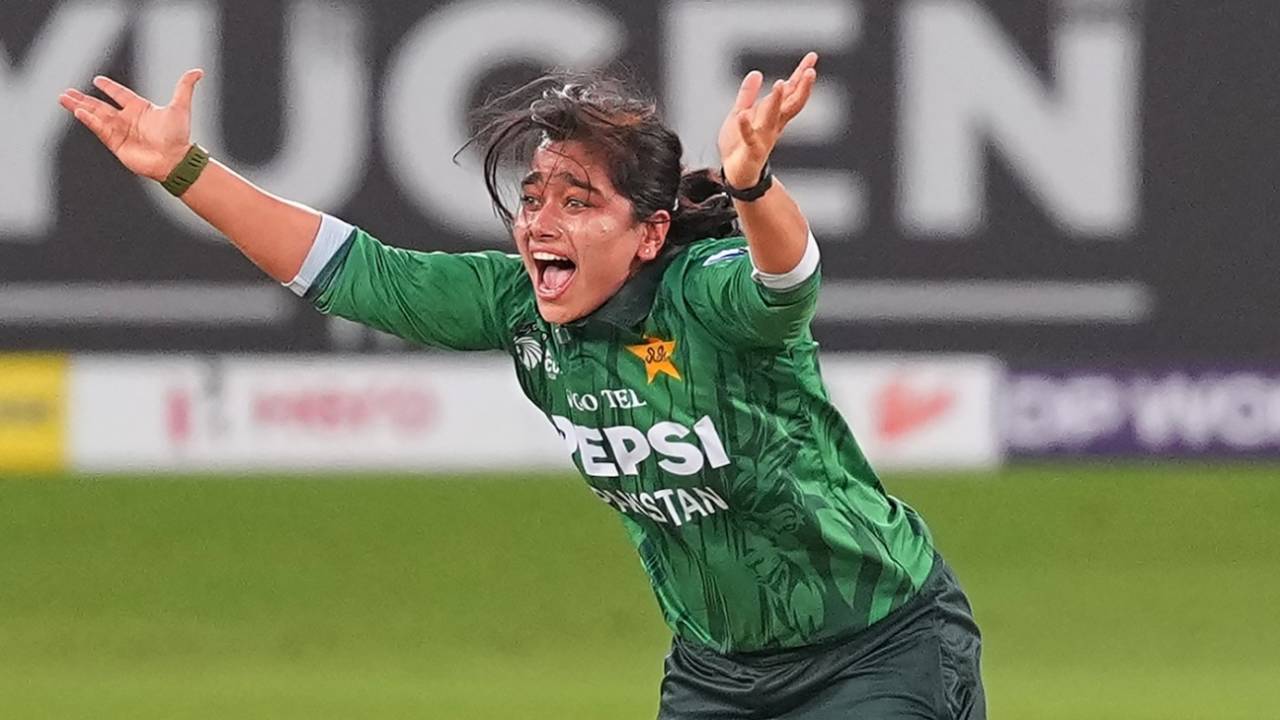Fatima Sana Ki Dadagiri Padi Mehangi: Shafali Verma Ko Send-Off Dene Par ICC Ne Lagaya Tagda Fatka