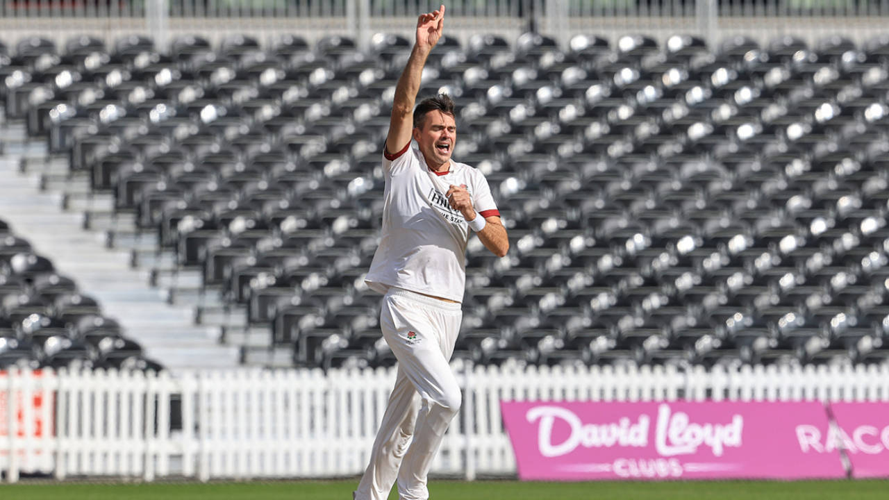 James Anderson aur George Balderson ki ghaatak bowling ne Gloucestershire ka kiya bura haal