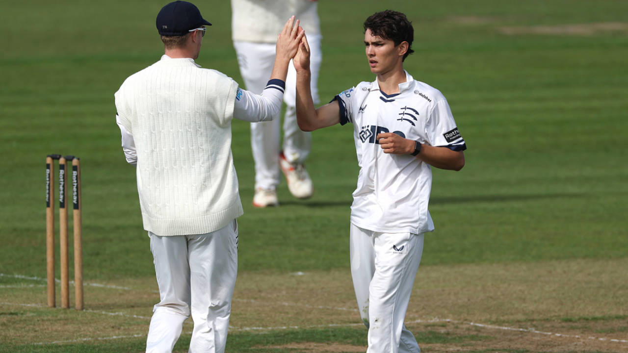 Seb Morgan Ka Bowing Masterclass Aur Ben Raine Ka Counter-Attack: Durham vs Middlesex Ki Tactical Jung Shuru