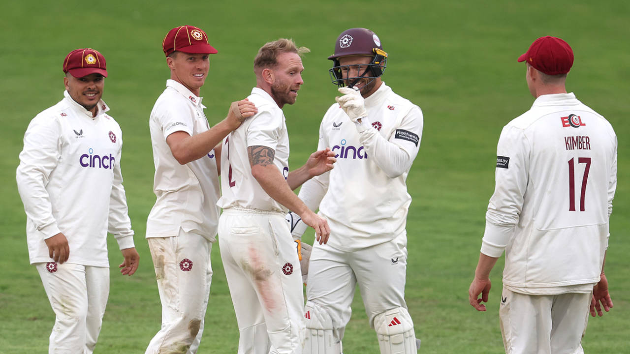 Luke Procter Ke Panje Mein Phansi Worcestershire: Northants Ka New Road Par Total Dominance