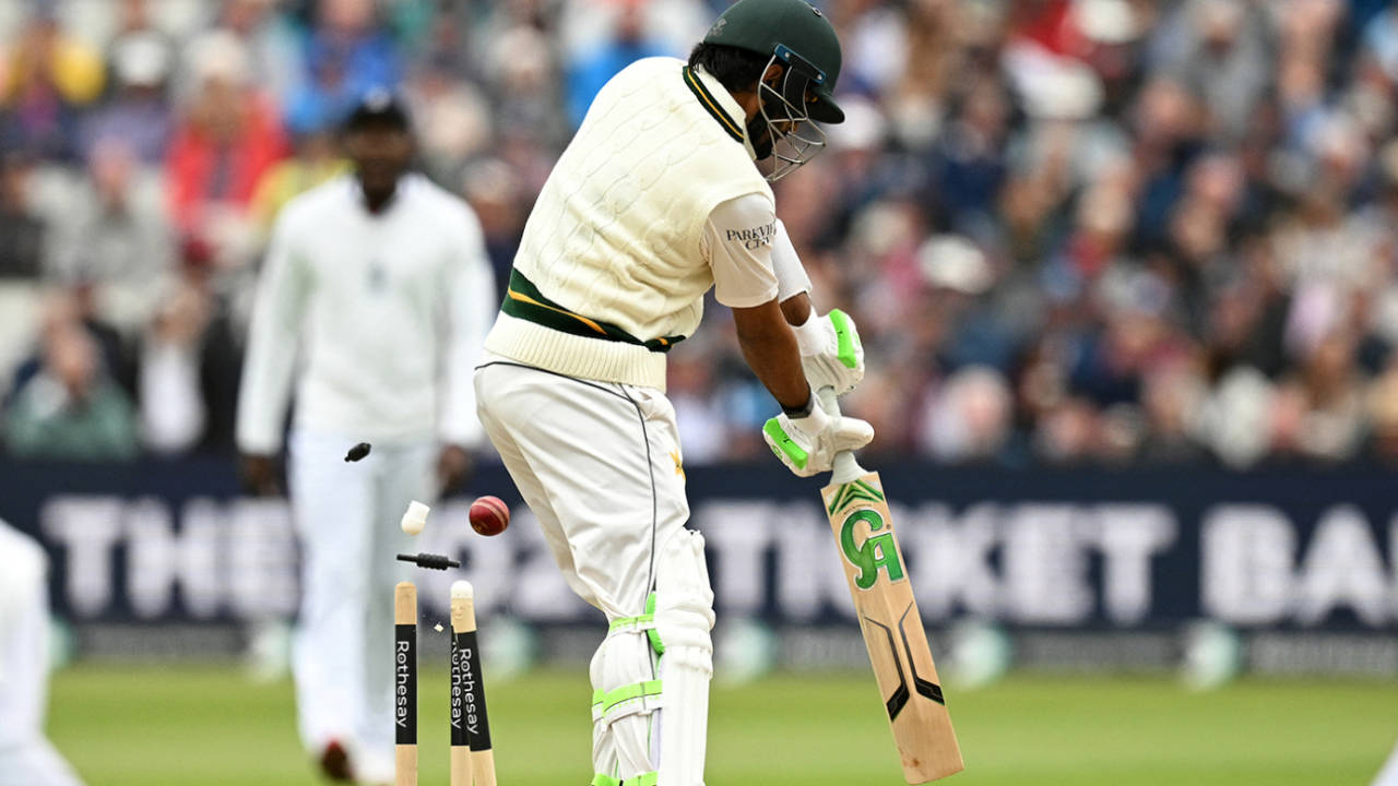 Edgbaston Mein Pakistan Ka System Hang: England Ke Quicks Ne Kiya Dismantle