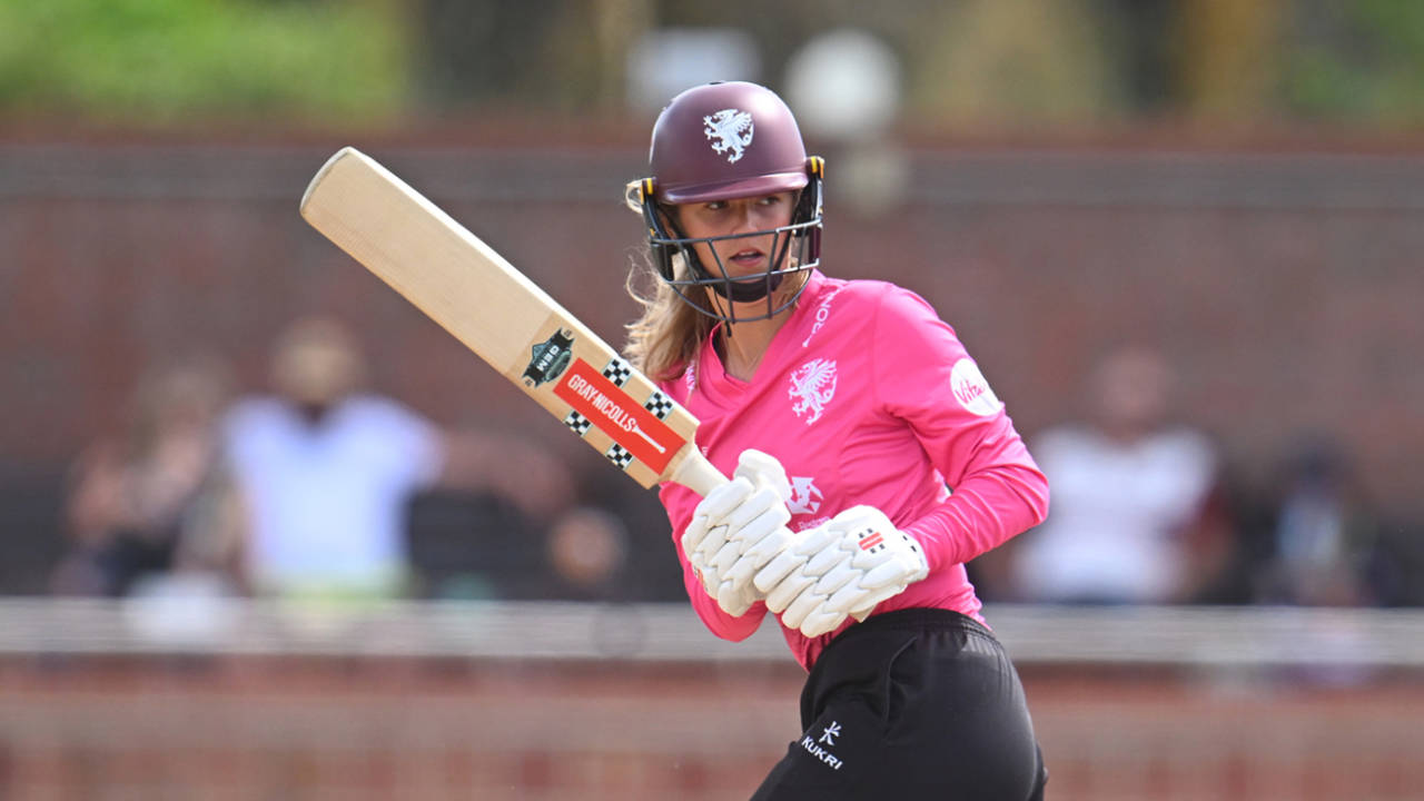 Jess Hazell ne Taunton me machaya ghadar: Lancashire ki trophy defense dher, Somerset playoffs ki race me barkaraar