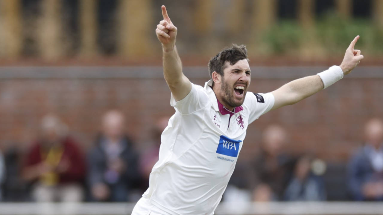 Somerset vs Leicestershire: History ki dehleez par Somerset as they take a massive 372 run lead!