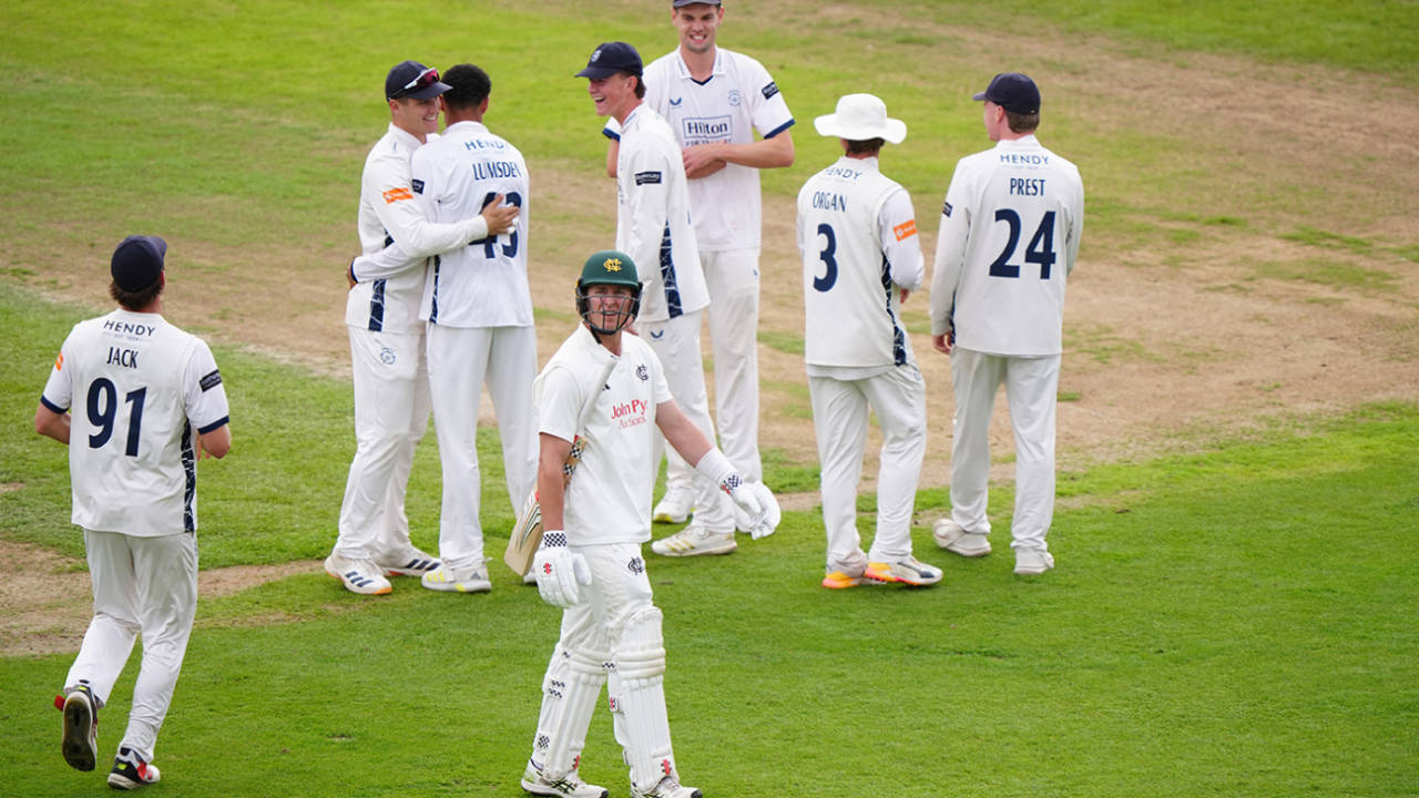 Nottinghamshire vs Hampshire Ghadar: 19 Wickets in a Day as Manny Lumsden and Olly Stone Go Berserk