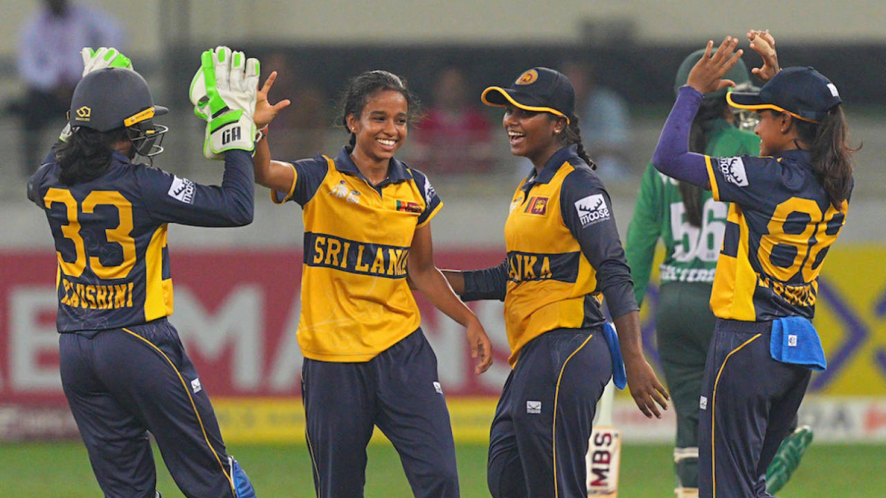 Sri Lanka ne Pakistan ko karke pack bheja ghar, Fatima Sana ke aansu bhi nahi bacha paye haar!