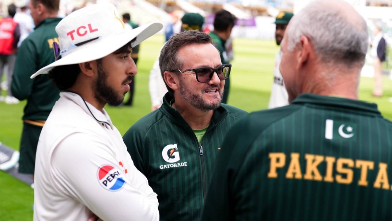 Mike Hesson Pakistan Test Head Coach banne ke liye taiyaar: Kya New Zealander sudhaar paayega Padosiyo ki Kismat?