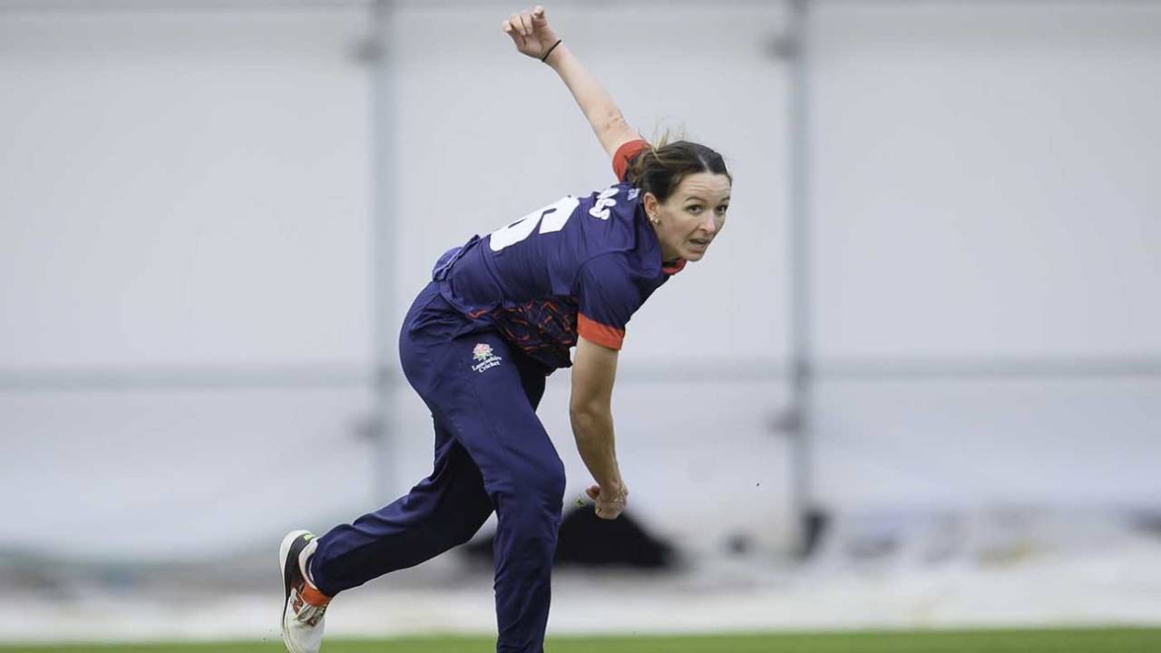 Kate Cross and Fi Morris ka Last Dance: Lancashire ne Yorkshire ko dhul chata kar di Legendary Farewell!