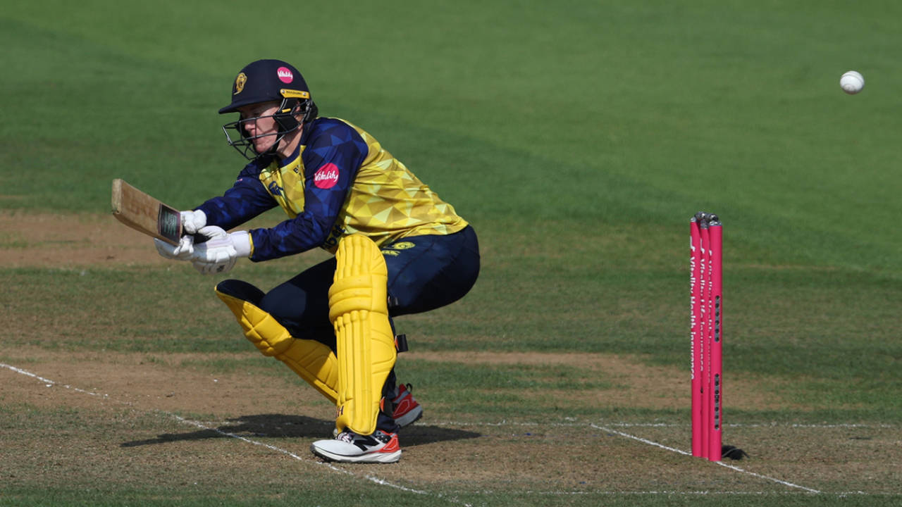 Hollie Armitage Masterclass: Captain ki Century ne Warwickshire ke hausle past kiye aur Durham ko dilaayi Shandaar Jeet